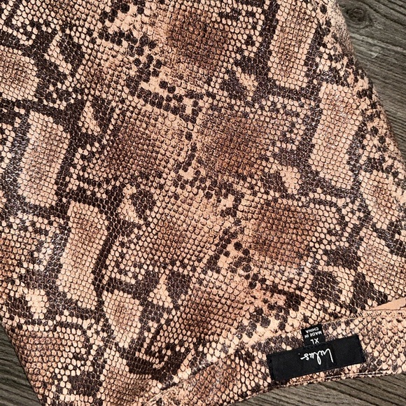 NWOT LULUS - WILD CARD TAN SNAKE PRINT VEGAN LEATHER MINI SKIRT - Picture 7 of 9